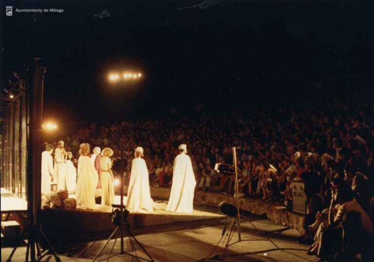 Festival Internacional de Teatro de Málaga. Representación de Antigona de Salvador Spriu, en el teatro romano, 1986, Archivo Histórico Municipal de Málaga